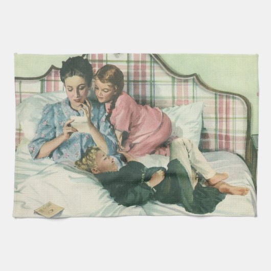 Vintager Muttertag, Kinder, die Karten im Bett les Geschirrtuch (Horizontal)