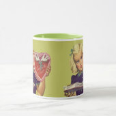 Vintager Niedlicher Valentinstag, Mädchen mit Scho Tasse (Zentrum)