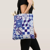 Vintager Patchwork-Hintergrund mit traditionellem Tasche (Von Nahem)