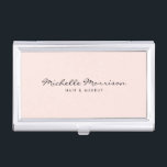 Vintager Pink Makeup und Beauty Card Fall Visitenkarten Dose<br><div class="desc">Koordiniert bis 12.01 Uhr mit dem Vintagen Muster der Pink Makeup and Beauty Business Card. Ihr Name ist elegant in einem kursiven Schriftart für ein klassisches,  Vintages Gefühl auf diesem personalisierten Visitenkartengehäuse. Eine tolle Geschenkidee für Makeup-Künstler,  Stylist,  Salonbesitzer,  Nagelkünstler und vieles mehr. © 1201AM CREATIVE</div>
