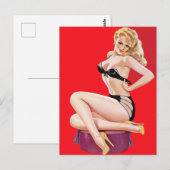 Vintager Pinup Schöne Blond auf rotem Hintergrund Postkarte (Vorne/Hinten)