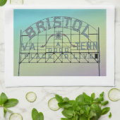 Vintager Postkartenstil Bristol Slogan Zeichen Geschirrtuch (Gefaltet)