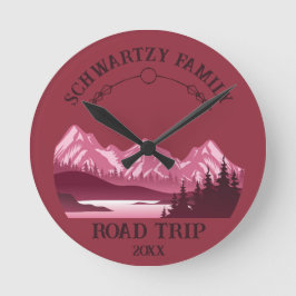 Vintager Red Mountain Lake Sunset Runde Wanduhr