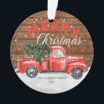 Vintager Red Truck Weihnachten Ornament<br><div class="desc">Vintage Truck Weihnachtsschmuck ist eine festliche Möglichkeit,  Farbe und Dekoration Ihrem Baum hinzuzufügen. Personalisieren Sie mit Ihrem Familiennamen und Jahr.</div>