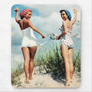 Vintager Retro Frauen-60er, der Strand-Mädchen Mousepad