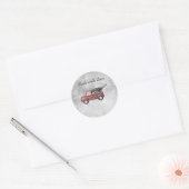 Vintager roter LKW auf grauem Hintergrund Runder Aufkleber (Umschlag)