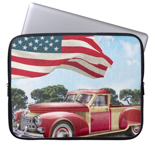 Vintager roter LKW mit amerikanischer Flagge. Laptopschutzhülle (Vorderseite)