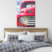 Vintager roter LKW mit verschwommenem Würfel Leinwanddruck (Insitu (Schlafzimmer))