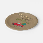 Vintager roter LKW mit Weihnachtsbaumen auf Kraft Pappteller (Schrägansicht)