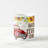 Vintager roter LKW umgeben von Sonnenblumen Kaffeetasse (Mittel)