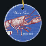 Vintager roter nautischhummer-kundenspezifisches keramik ornament<br><div class="desc">Feiern Sie die Küste und den Sommer mit diesem Vintagen roten Hummernautischentwurf. Eine rustikale rote Hummerillustration ist Set gegen einen schönen blauen Imitatleinenhintergrund. Addieren Sie Ihr kundenspezifisches Monogramm oder Text - Familienname, Strandhausname, das Jahr hergestellt, usw. - oder Löschungstext, wenn Sie möchten. Vervollkommnen Sie für die Küstentage des faulen Sommers...</div>