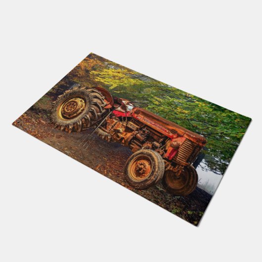 Vintager roter Zuchttraktor Fußmatte (Schrägansicht)