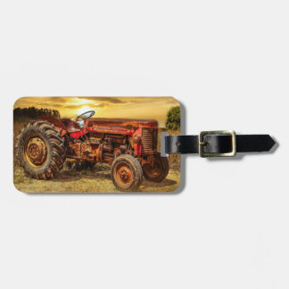 Vintager roter Zuchttraktor Gepäckanhänger