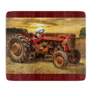 Vintager roter Zuchttraktor Schneidebrett