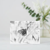 Vintager Schmetterling auf Blume - Schwarz und Wei Postkarte (Stehend Vorderseite)