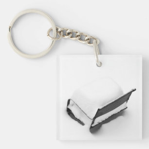 Vintager schneebedeckter Rasen aus Metall Schlüsselanhänger