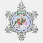 Vintager Schneetag Kinder Rosa Weihnachtslandschaf Schneeflocken Zinn-Ornament (Vorderseite)