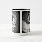 Vintager Schwarz-Weiß-Oktopus-Tentakel Tasse (Zentrum)