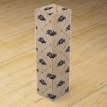 Vintager Schwarzer Kragen auf Beige-Muster Weinbox<br><div class="desc">Gönnen Sie sich eine Touch Vintagen Küstenstreifens mit dieser Geschenkboxen mit einem klassischen schwarzen Krabbenmuster auf beige Untergrund, Set in einem dekorativen Diamantgitter. Dieses elegante und zeitlose Design eignet sich perfekt für Veranstaltungen zum Thema Strand, Fisch und Meeresfrüchte oder für Wassersportler. Freuen Sie sich auf eine raffinierte Touch im Meer....</div>