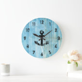Vintager schwarzer Nautikanker auf rustikalem Blau Große Wanduhr (Zuhause)