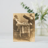 Vintager Sepia Man spielt Karten Hund rauchen Pipe (Stehend Vorderseite)