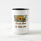 Vintager Sonnenblumenwagen. Harris - Walz 2024 Tasse (Zentrum)