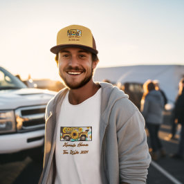 Vintager Sonnenblumenwagen. Harris - Walz. Braun Truckerkappe