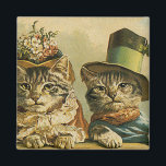 Vintager Spaß, Viktorianische Bräutigatzen in Henn Magnet<br><div class="desc">Vintage Illustration lustiges Spaß-Bild mit Viktorianischen Tabbattkatzen mit Hüten. Eine Liebe und Romantik Haustier Hochzeitsdesign mit einer Katzenbraut und Bräutigam. Die Braut trägt einen eleganten Blumenhut und die Bräutigatze trägt einen extravaganten formalen Oberhut.</div>