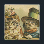Vintager Spaß, Viktorianische Bräutigatzen in Henn Magnet<br><div class="desc">Vintage Illustration lustiges Spaß-Bild mit Viktorianischen Tabbattkatzen mit Hüten. Eine Liebe und Romantik Haustier Hochzeitsdesign mit einer Katzenbraut und Bräutigam. Die Braut trägt einen eleganten Blumenhut und die Bräutigatze trägt einen extravaganten formalen Oberhut.</div>