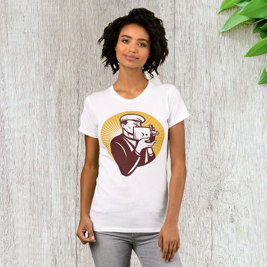 Vintager T - Shirt der Frauen in Kameraman