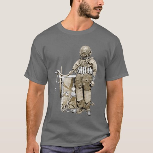 Vintager Taucher mit Tauchhelm und Radpumpe T-Shirt (Vorderseite)