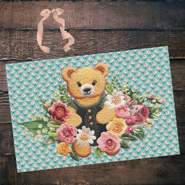 Vintager Teddybär und rosa Rose der Blüte auf Aqua Seidenpapier