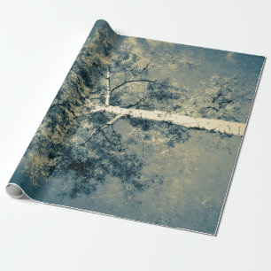 Vintager Texturwald gegen grauen Himmel Geschenkpapier