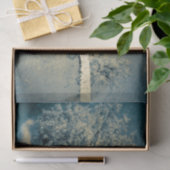 Vintager Texturwald gegen grauen Himmel Seidenpapier (Geschenk)