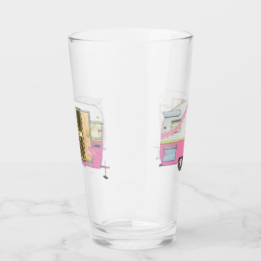 Vintager Trailer mit rosa Shirt Glas (Rechts)