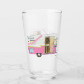 Vintager Trailer mit rosa Shirt Glas (Vorderseite)