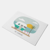 Vintager türkisfarbener Campingplatz Flamingos Fußmatte (Schrägansicht)