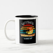 Vintager Urlaub am Strand Zweifarbige Tasse (Links)