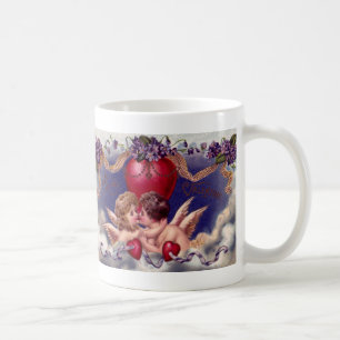 Vintager Valentinstag, Cherubs umarmen in Wolken Kaffeetasse