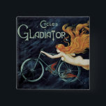 Vintager Viktorianischer Jugendstil, Gladiator Cyc Button<br><div class="desc">Vintage Illustration Art Nouveau Werbeplakat Design für Gladiator Cycles,  c. 1895 Diese Bike-Anzeige schöne rötlich geköpft Frau mit langen,  fließenden,  roten Haaren reitet auf dem Fahrrad,  aber scheint im dunklen Nachthimmel mit Sternen zu fliegen.</div>