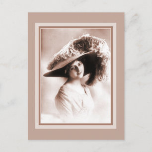 Vintager Weichfokus Glamour Lady große Hutfedern Postkarte