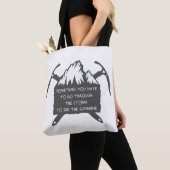 Vintages Abenteuer-Logo-Abzeichen, Emblem mit Tasche (Von Nahem)