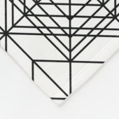 Vintages Abstraktes Muster in Schwarz und Weiß Fleecedecke (Ecke)