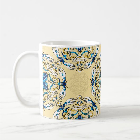 Vintages abstraktes Patchwork-Muster. Arabi Kaffeetasse (Links)