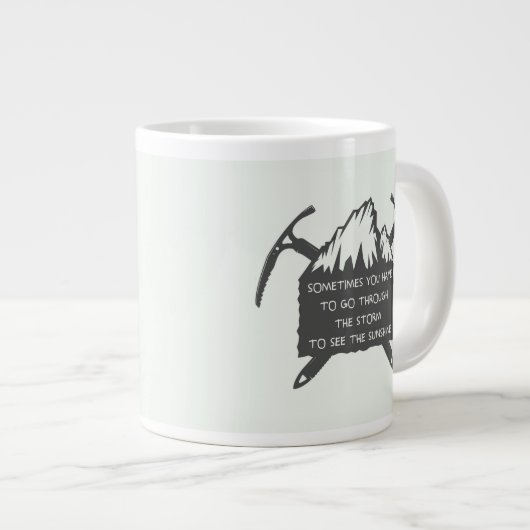 Vintages Adventure Logo-Abzeichen, Emblem mit Jumbo-Tasse (Vorderseite Rechts)