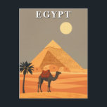 Vintages Ägypten Reisen Kamel und Wüste der Pyrami Postkarte<br><div class="desc">Eine Vintage Reisepostkarte mit Ägyptens ikonischen Pyramiden und Wüstenlandschaft mit einem Kamel im Vordergrund. Ideal für Sammler,  Reisende oder alle,  die die ägyptische Geschichte und Kultur Lieben. Ein tolles Souvenir aus Ägypten oder ein einzigartiges Geschenk für Postkartenfans.</div>