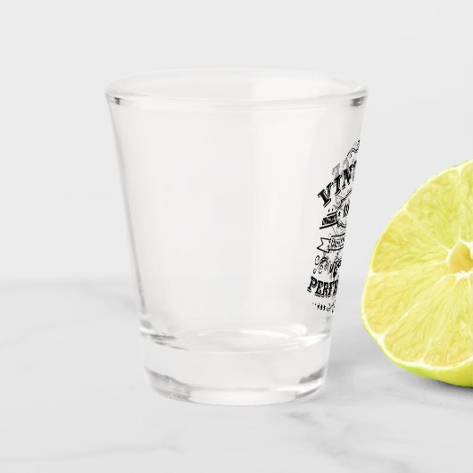 Vintages Alter bis Perfektion Schnapsglas (Links)