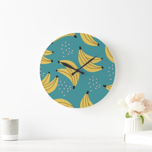 Vintages Bananenmuster, blauer Hintergrund. Große Wanduhr (Zuhause)