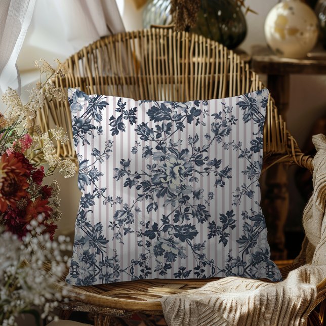 Vintages blaues Chintz- und Pinstrichmuster Kissen (Von Creator hochgeladen)