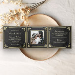 Vintages Blüh Art Deco Foto Hochzeit Dreifach Gefaltete Einladung<br><div class="desc">Erleben Sie Ihren Aufenthalt mit dieser eleganten Hochzeitseinladung,  die mit einem hübschen Deko-Rahmen und heller Goldtypografie auf dunkelgrauem Hintergrund besticht. Fügen Sie einfach Ihre Veranstaltungsdetails zu dieser benutzerfreundlichen Vorlage hinzu und schmücken Sie diese Karte mit Ihren bevorzugten Fotos,  um sie zu einer einmaligen Einladung zu machen.</div>